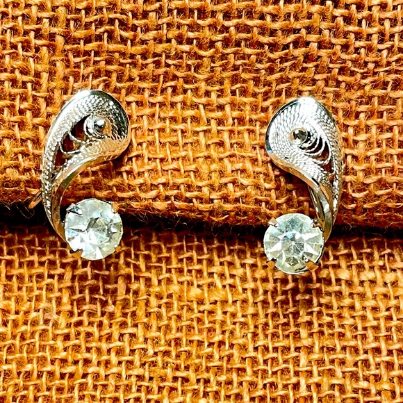Vintage Ann Lee Silver Filigree and Rhinestone Screw Back Earrings - Picture 8 of 8